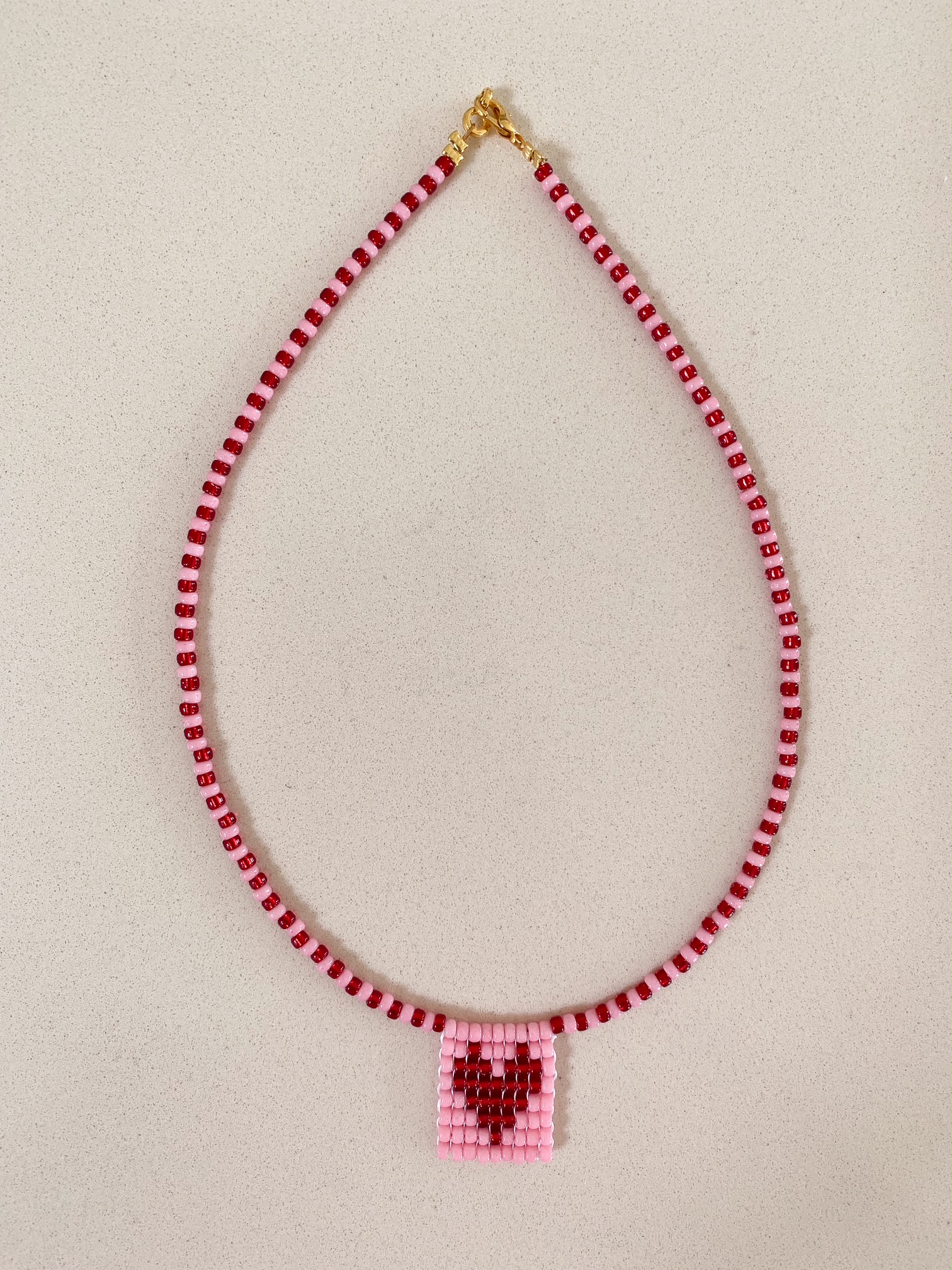 Kette mit Perlenanhänger Herz rosa-rot