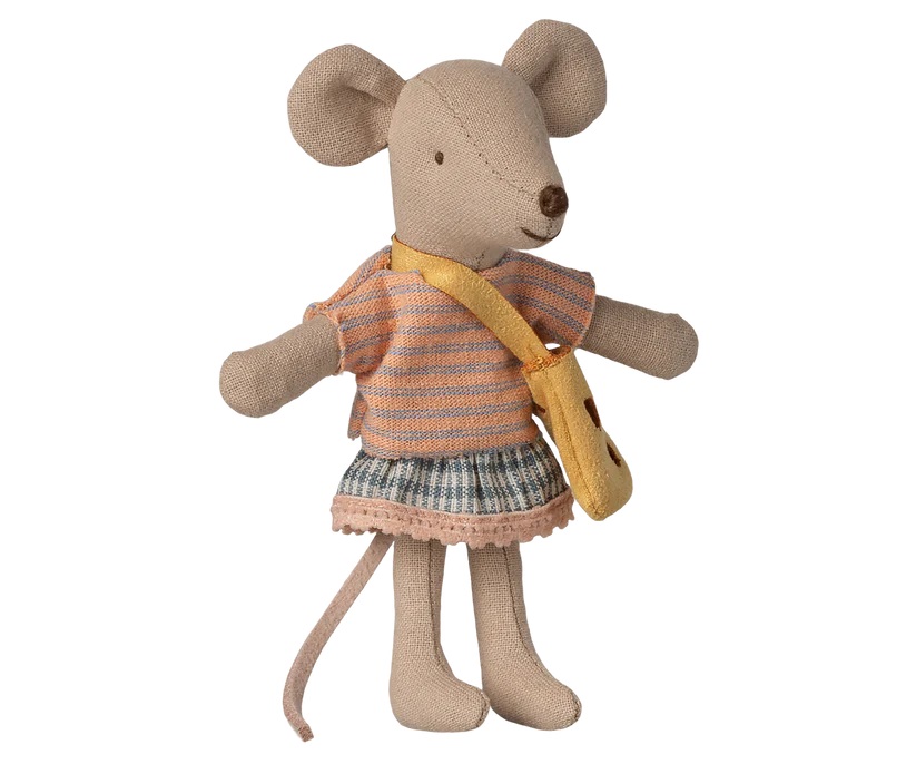 Kleine Schwester Maus mit Tasche