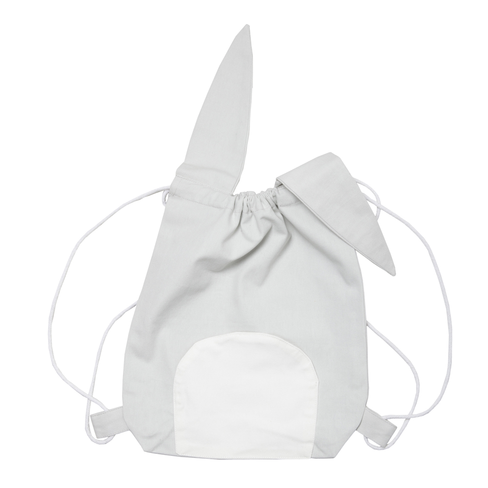 string-pirate Rucksack, hellgrau, Kaninchenform, lange Ohren, weißes Detail auf der Vorderseite, Kordelzug, Tragebänder.