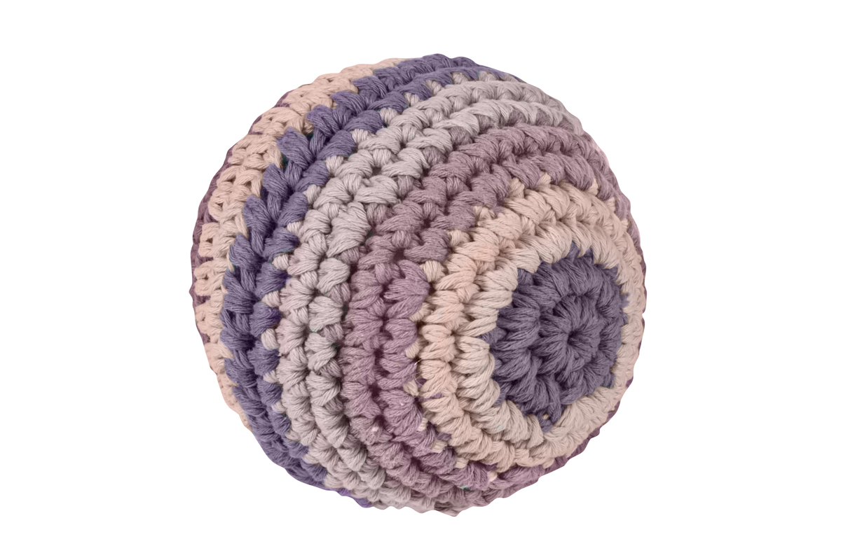 3158_2 Häkelball, runde Form, konzentrische Kreise, Farben: Lila, Lavendel, Beige.