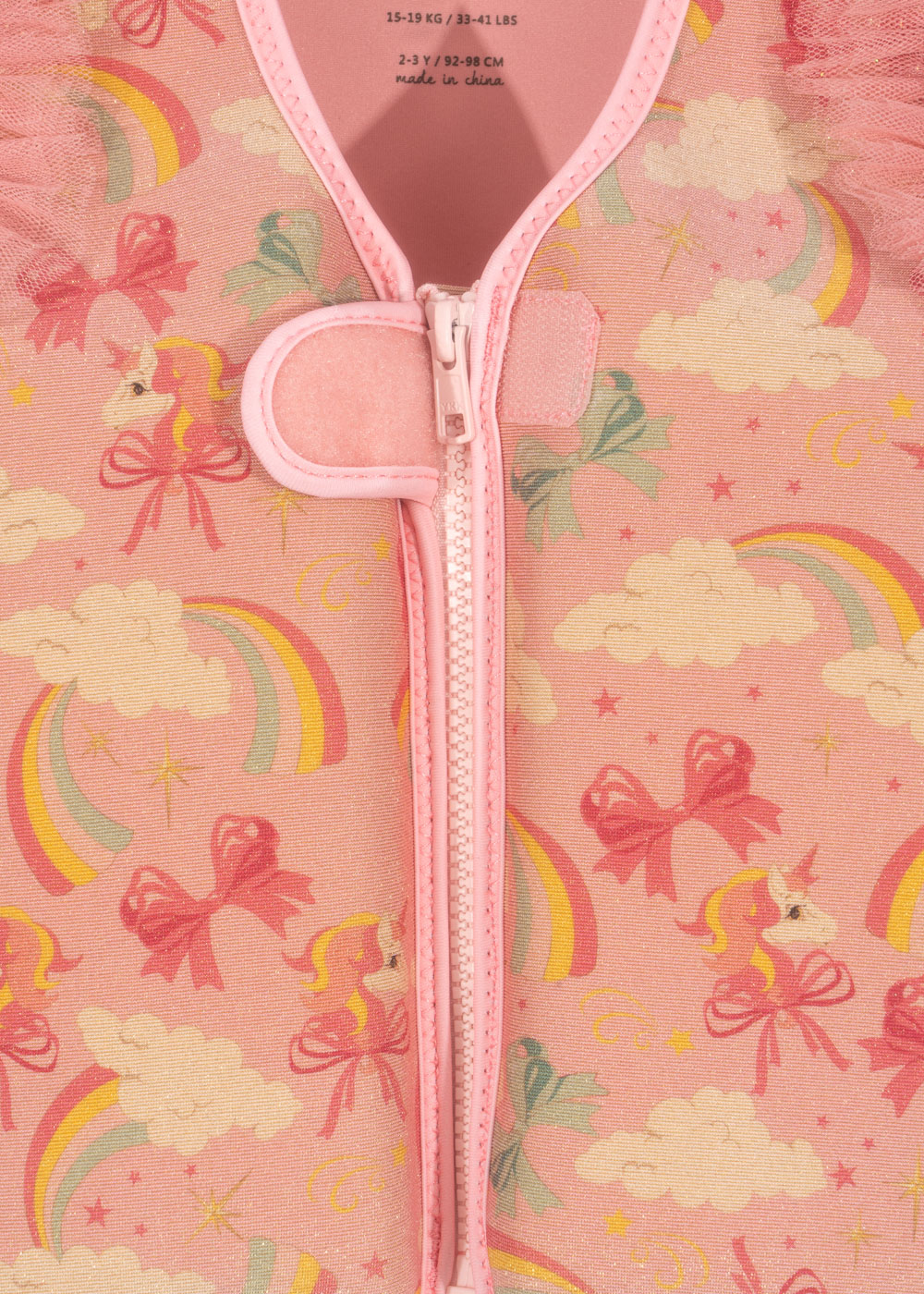 Kinderweste, rosa, Einhorn- und Regenbogenmuster, Wolken, Schleifen, Reißverschluss, Klettverschluss.