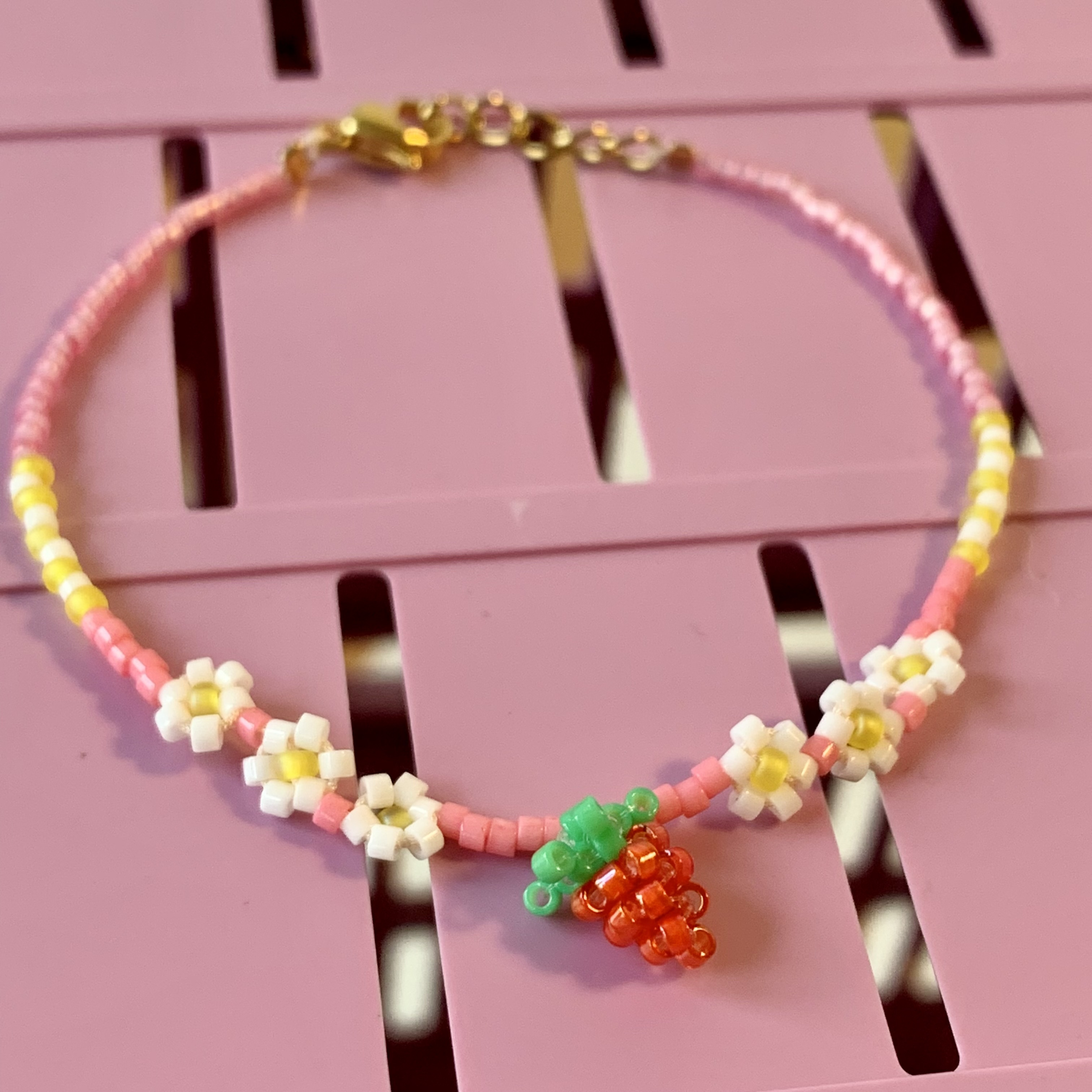 Armband mit Erdbeere