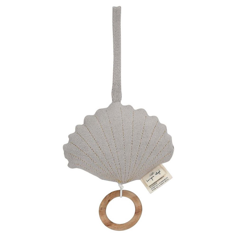 KS1031-LIGHT-GREY-MELANGE-Main Musik-Mobile, gestrickte Muschelform, hellgrau, hängend, Holzring, Textiletikett.