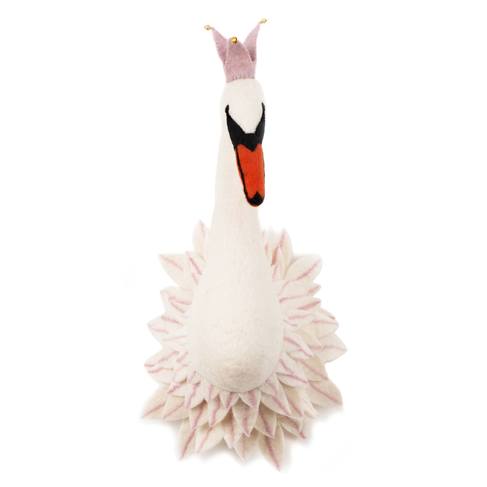 Cutout-Odette-Swan-Animal-Head-Front-View Stofftier Schwan, weiß, rosa Krone, orangefarbener Schnabel, dekorative Federnoptik mit rosa Akzenten.