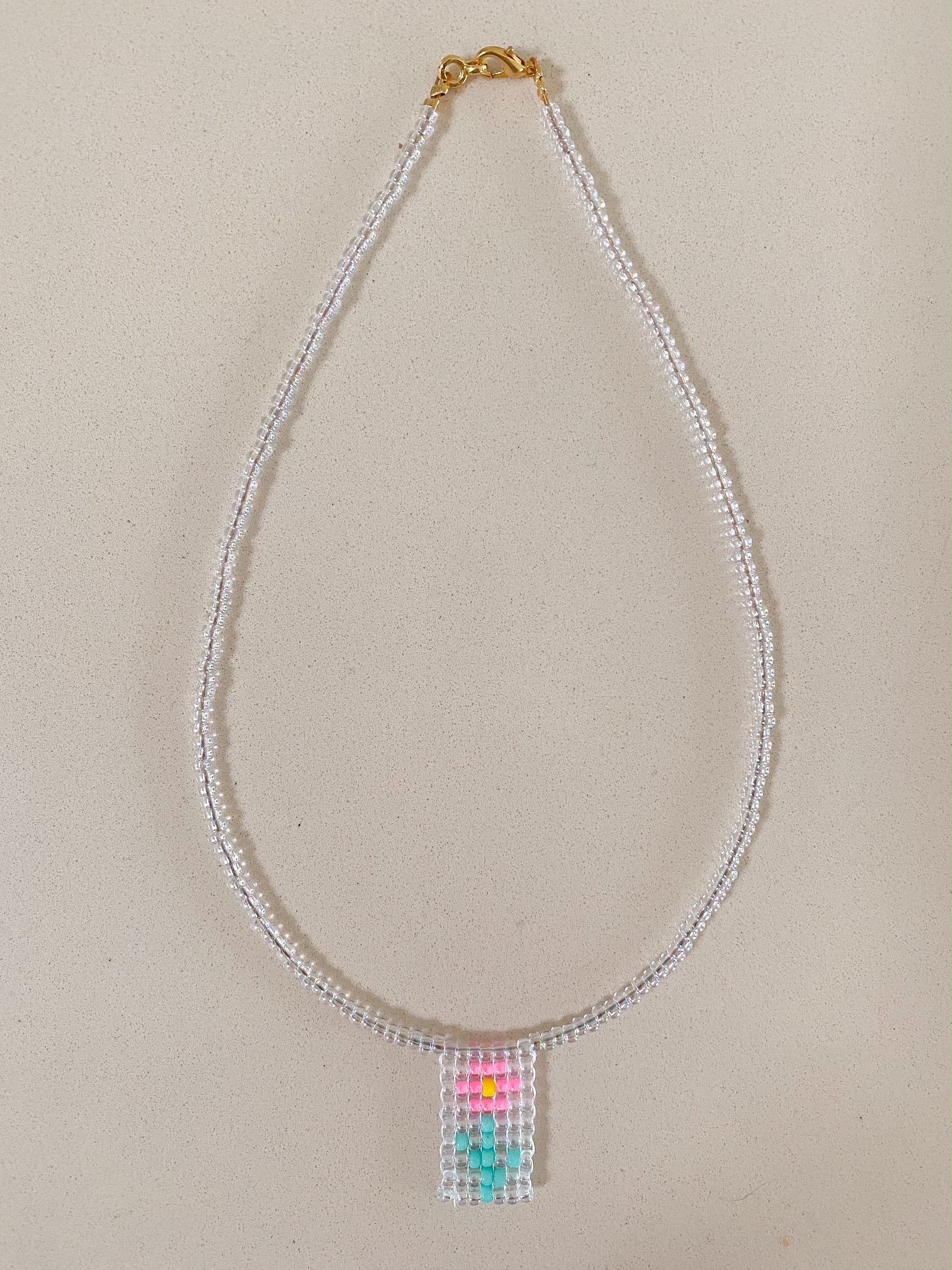 Kette mit Perlenanhänger Blume