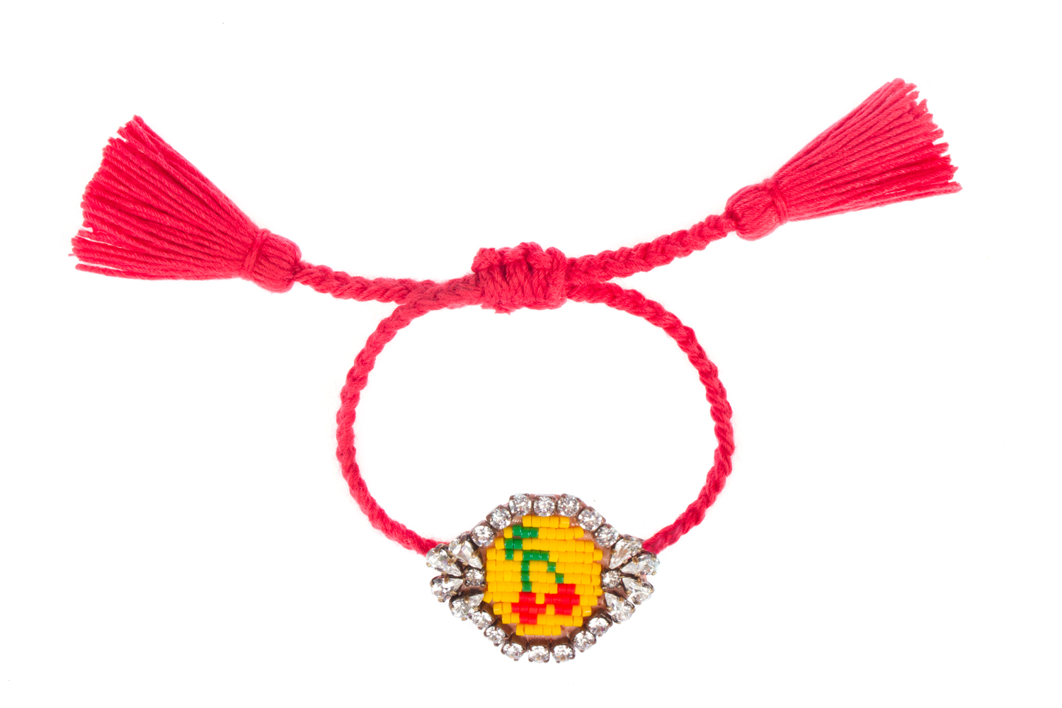 BRACELET-CHERRY Armband, rotes geflochtenes Band, gelber Anhänger mit Kirschmotiv, Schmucksteine, Quastenenden