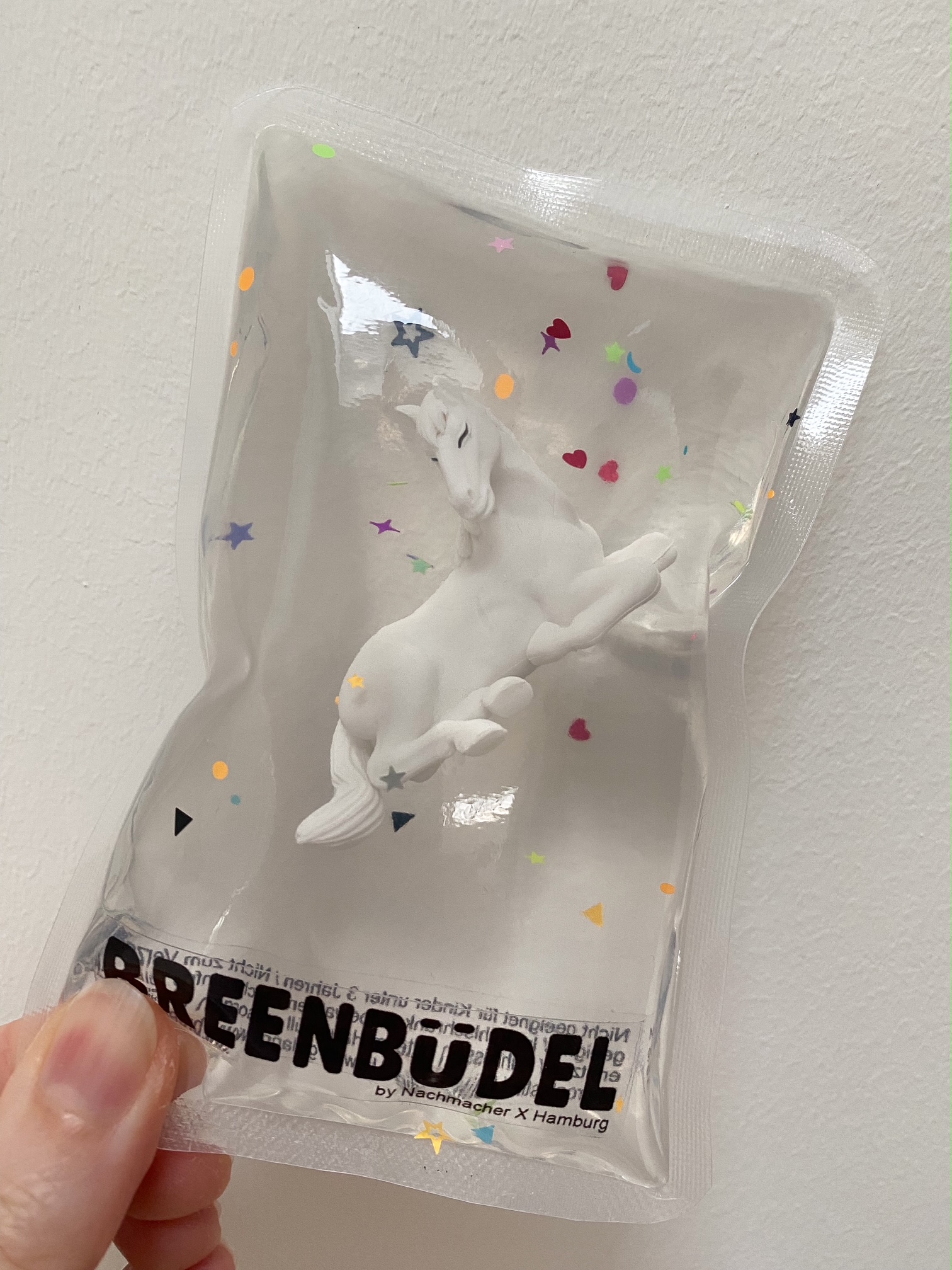 Stickerbögen, bunte Bärenmotive, Pastellfarben, Einhörner, Regenbogen, Schirme, Früchte, Wasserstoffballons, "Aloha Friday" Aufdruck, fünf Bögen, handgehalten.