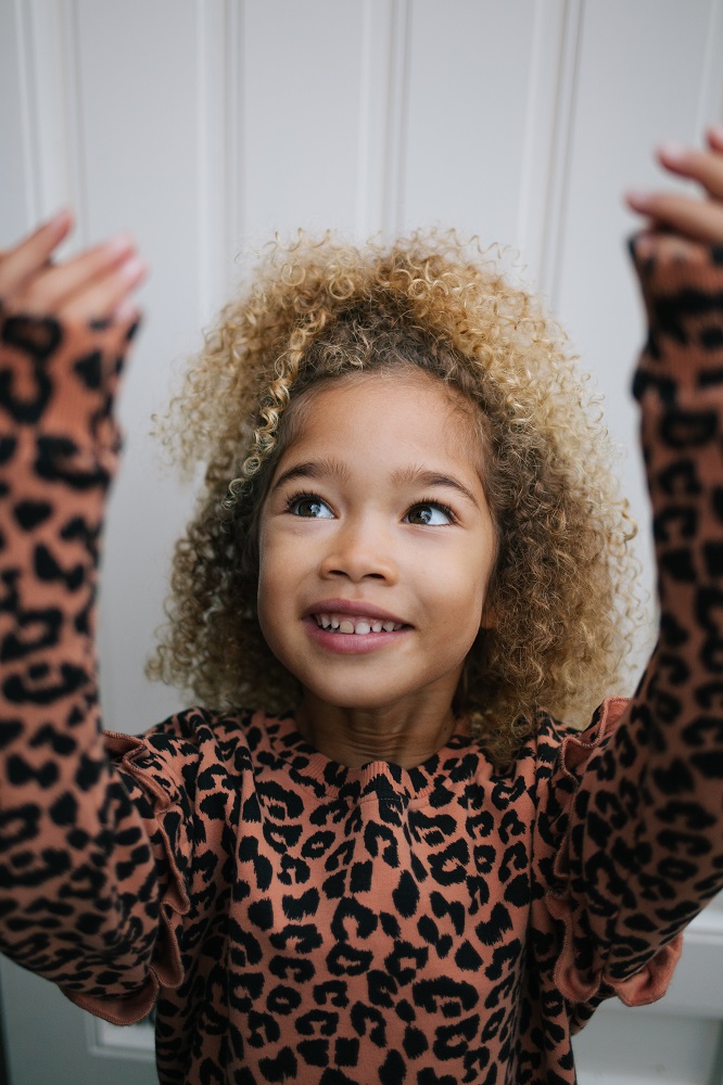 7-2 Leopardenmuster-Pullover, Braun-Schwarz, langärmelig, Kinderkleidung.