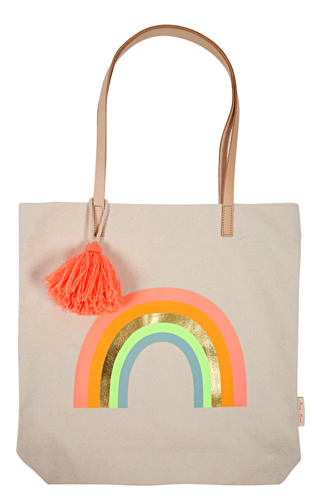 30-0078 Stofftasche, beige, Regenbogenaufdruck in Orange, Gelb, Grün, Blau, Gold; Träger aus Lederimitat; orange Quaste.