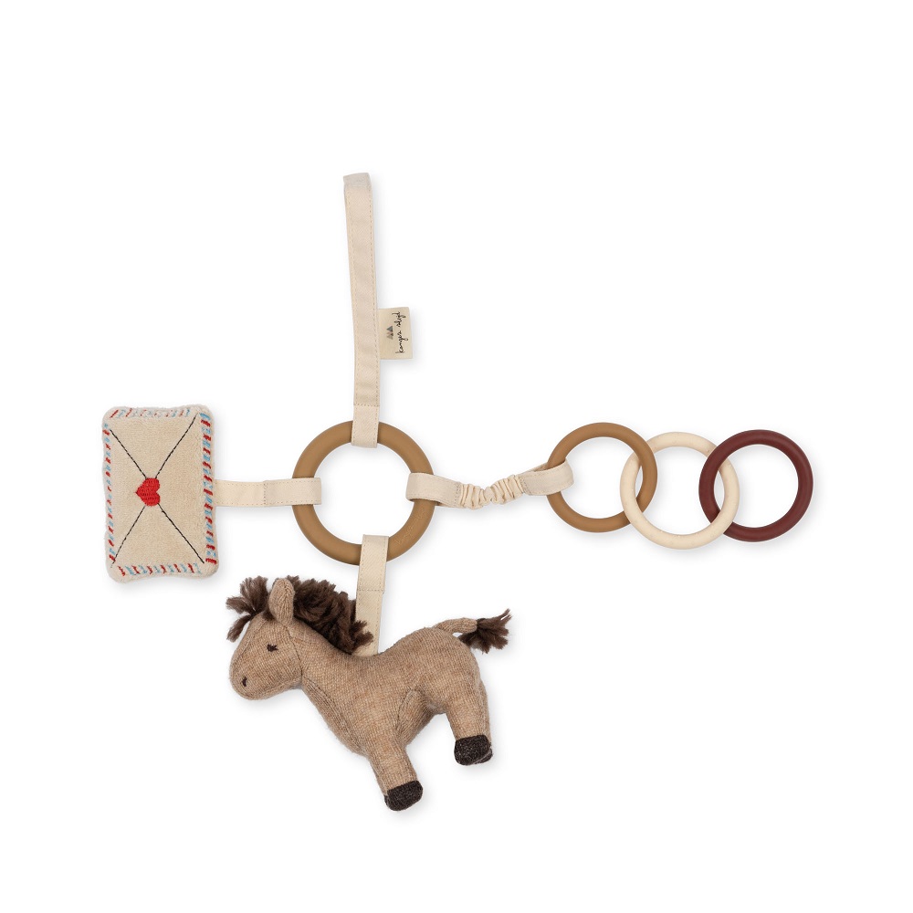 Hängekette, beige Ringe, Stoffumschlag mit rotem Wachsiegel, Plüschesel, braune Mähne und Schwanz, Eselbeine dunkelbraun, farblich abgestimmte Ringe in Beige und Braun, Label an Befestigung.