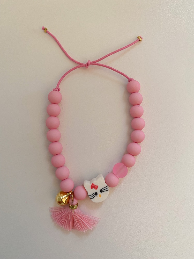 IMG_5229 Rosa Perlenarmband, Katze-Anhänger, pinke Quaste, goldene Glocke, verstellbares Band.
