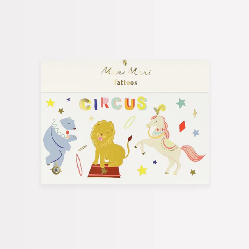 Tattoo-Set, bunte Zirkusmotive, Löwe, Eisbär, Pferd, Sterne, Aufschrift "Circus" in bunten Buchstaben.