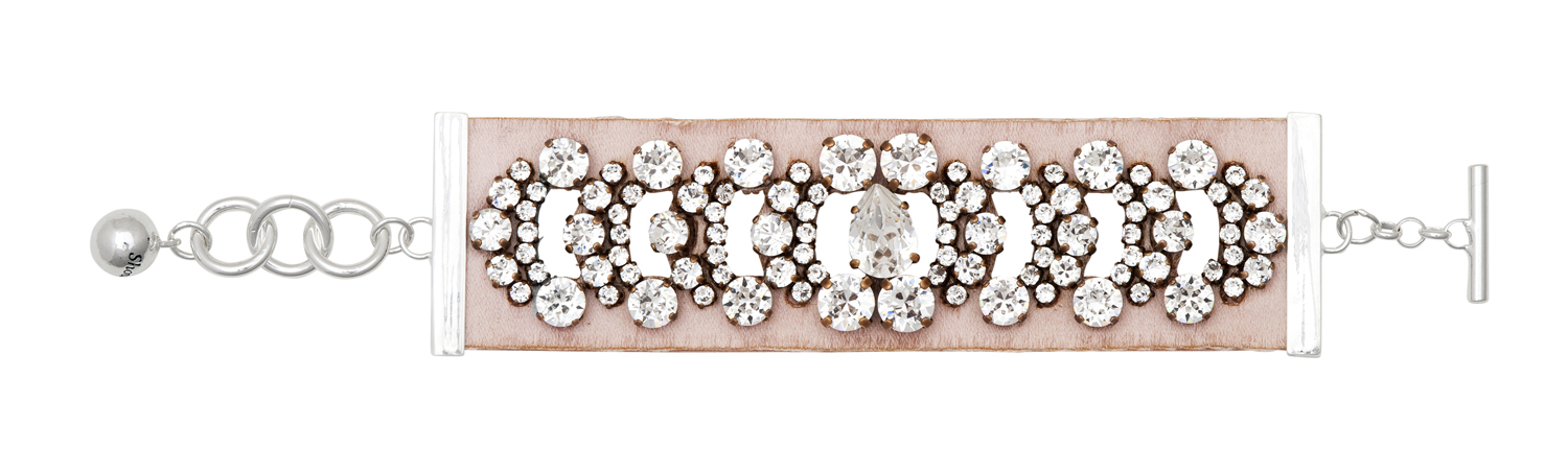 LEGEND-BRACELET Armband, rosa Lederband, silberfarbene Details, Kristallstein-Verzierung, runder Magnetverschluss.