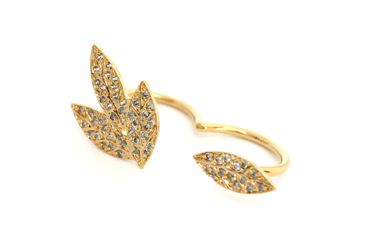 r-as22-gcz Goldfarbener Ring, blattförmiges Design, funkelnde Kristallsteine, offener Stil.