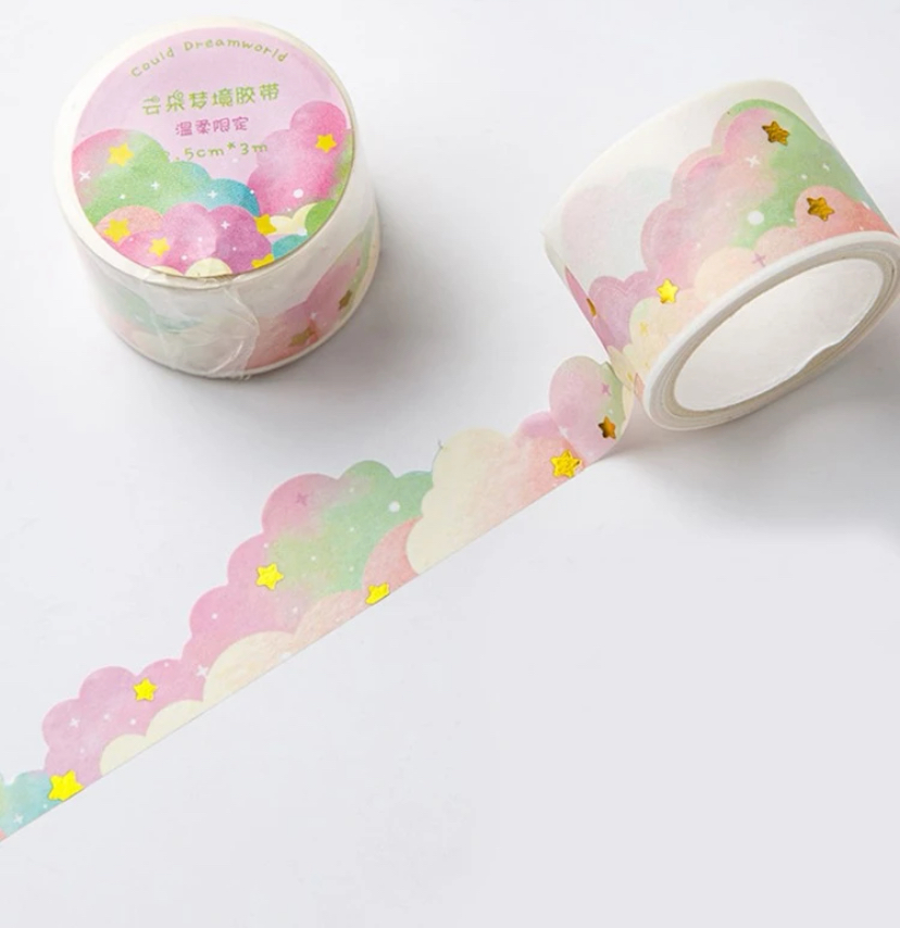 Washi-Tape, pastellfarben, Wolkenmotiv, gelbe Sterne, Rolle mit Aufdruck "Cloud Dreamworld".