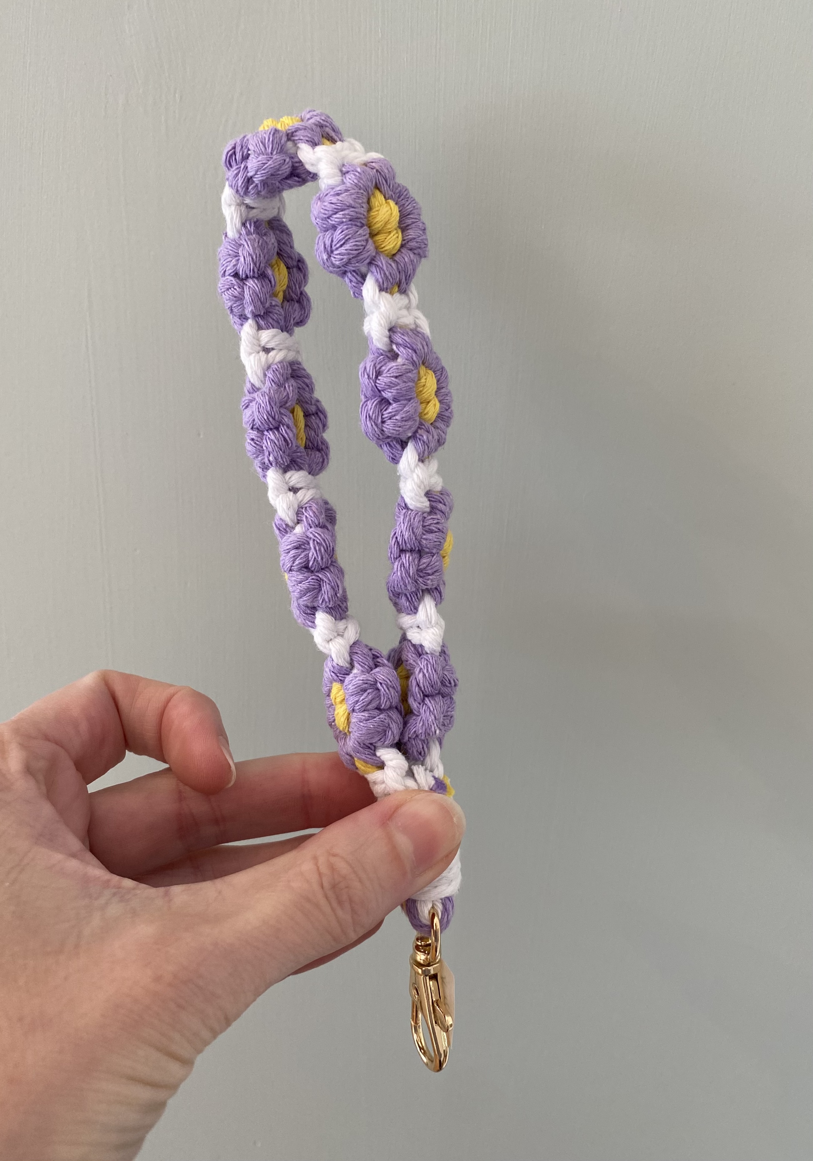 Schlüsselanhänger mit Blümchen lila