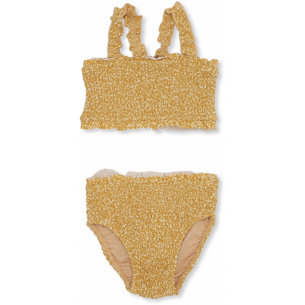 KS1441-BLOSSOM-MIST-SUNSPELLED-Extra-1 Kinder-Bikini-Set, senfgelb, gesmoktes Oberteil mit Rüschen-Trägern, passende hohe Hose, gemustert mit kleinen weißen Blüten.