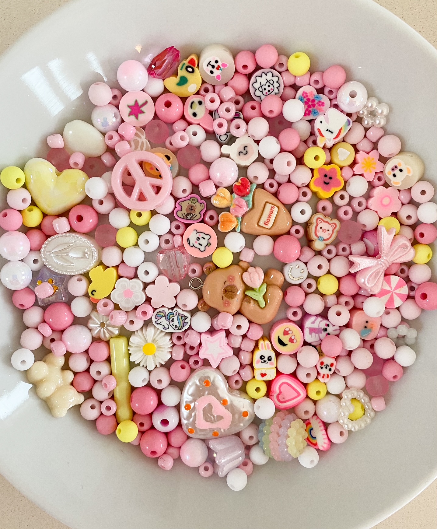 Perlenmix Anhänger Capybara & Blümchen