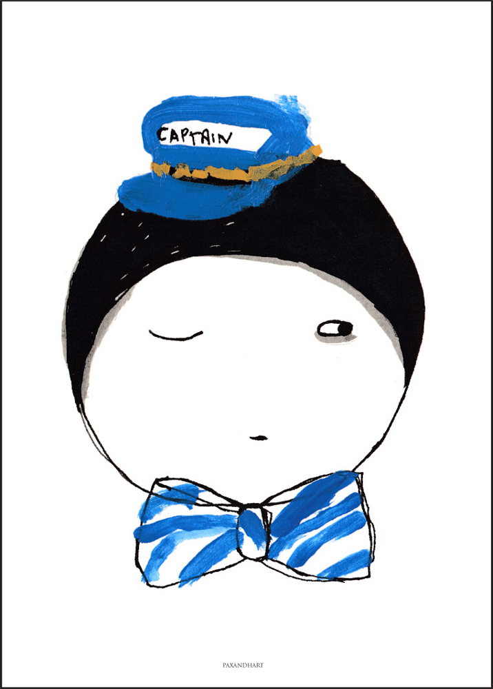 Captain Zeichnung, Kinderportrait, blaue Mütze mit "Captain"-Aufdruck, blau-weiß gestreifte Fliege, schwarz-weißes Gesicht, minimalistisch.