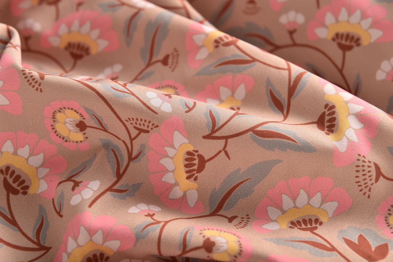 Girls-Raincoat-Mara-KhakiFolkFlowers-11 Stoff, beige, florales Muster, rosa und gelbe Blüten, braune Zweige, graue Blätter.