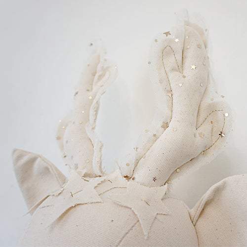 cf_iv_dt_1024x1024-2x Stofftier, cremefarben, Rentiergeweih aus Tüll mit goldenen Sternenapplikationen.