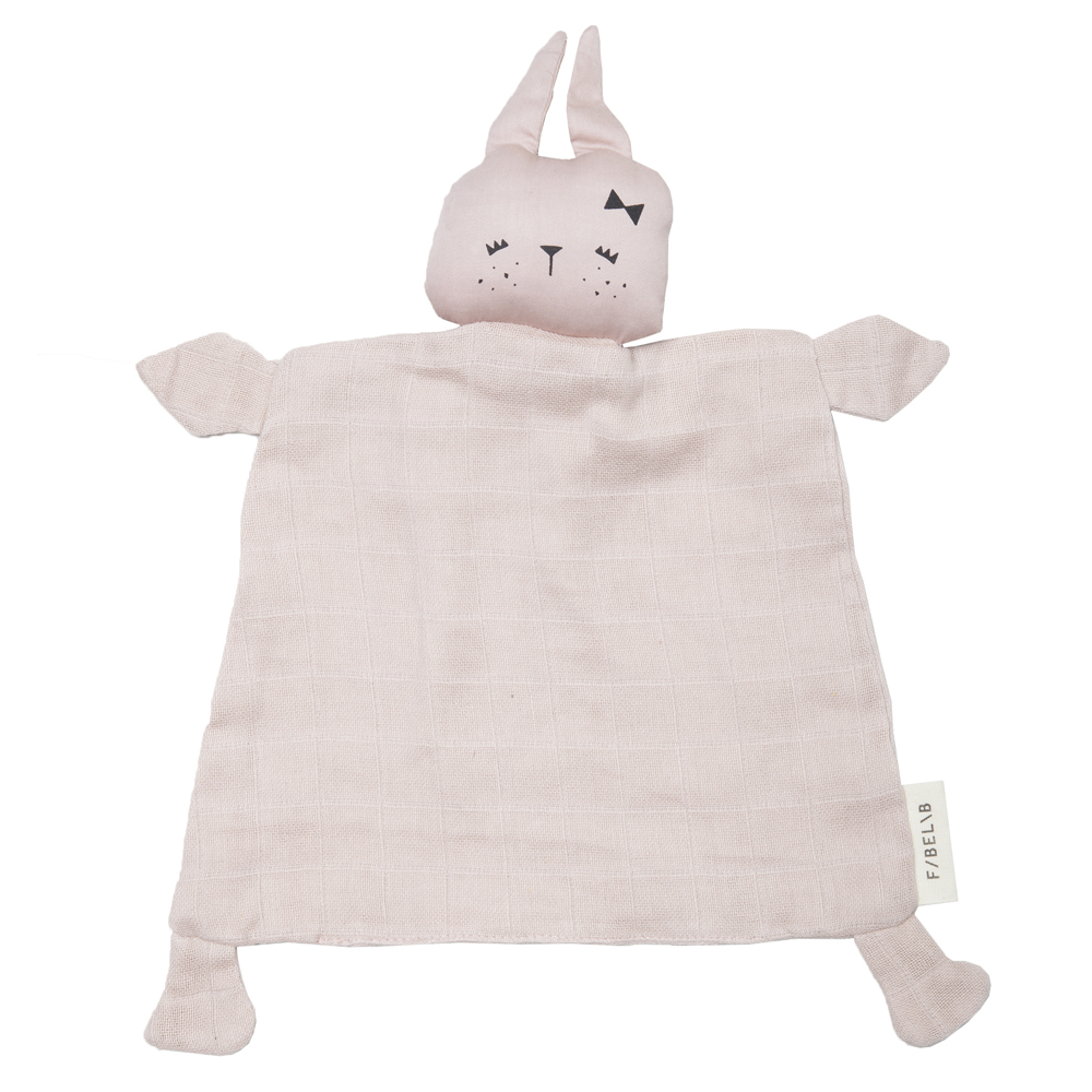 A-cuddle-bunny-2 Kuscheltuch, Hase, hellrosa, aufgedrucktes Gesicht, Knoten an Ecken, Label-Tag.