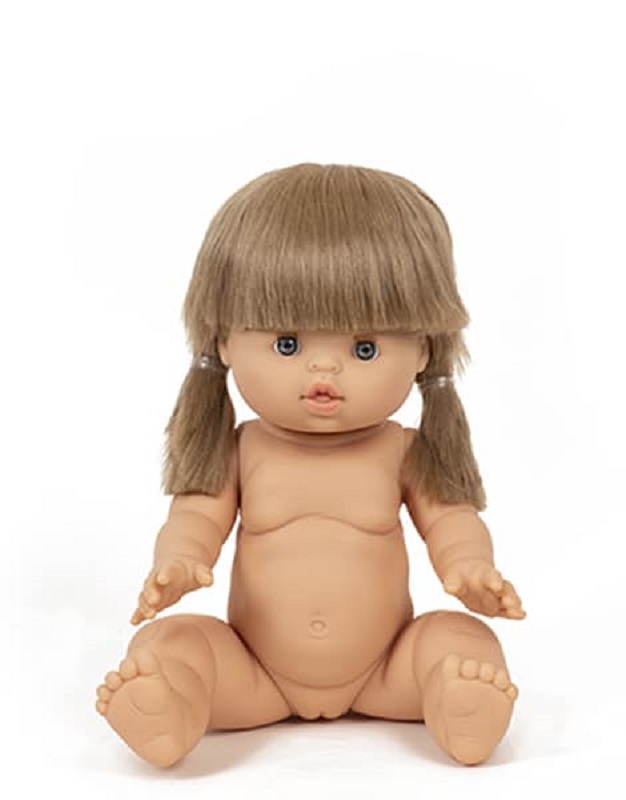 Poupee-Yze-by-Minikane Puppe, Sitzposition, blonder Pony, Zöpfe, blaue Augen, keine Kleidung.