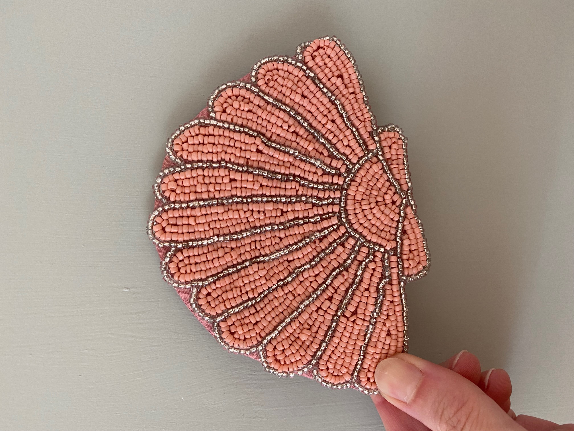 Kleines Etui mit Perlen Muschel