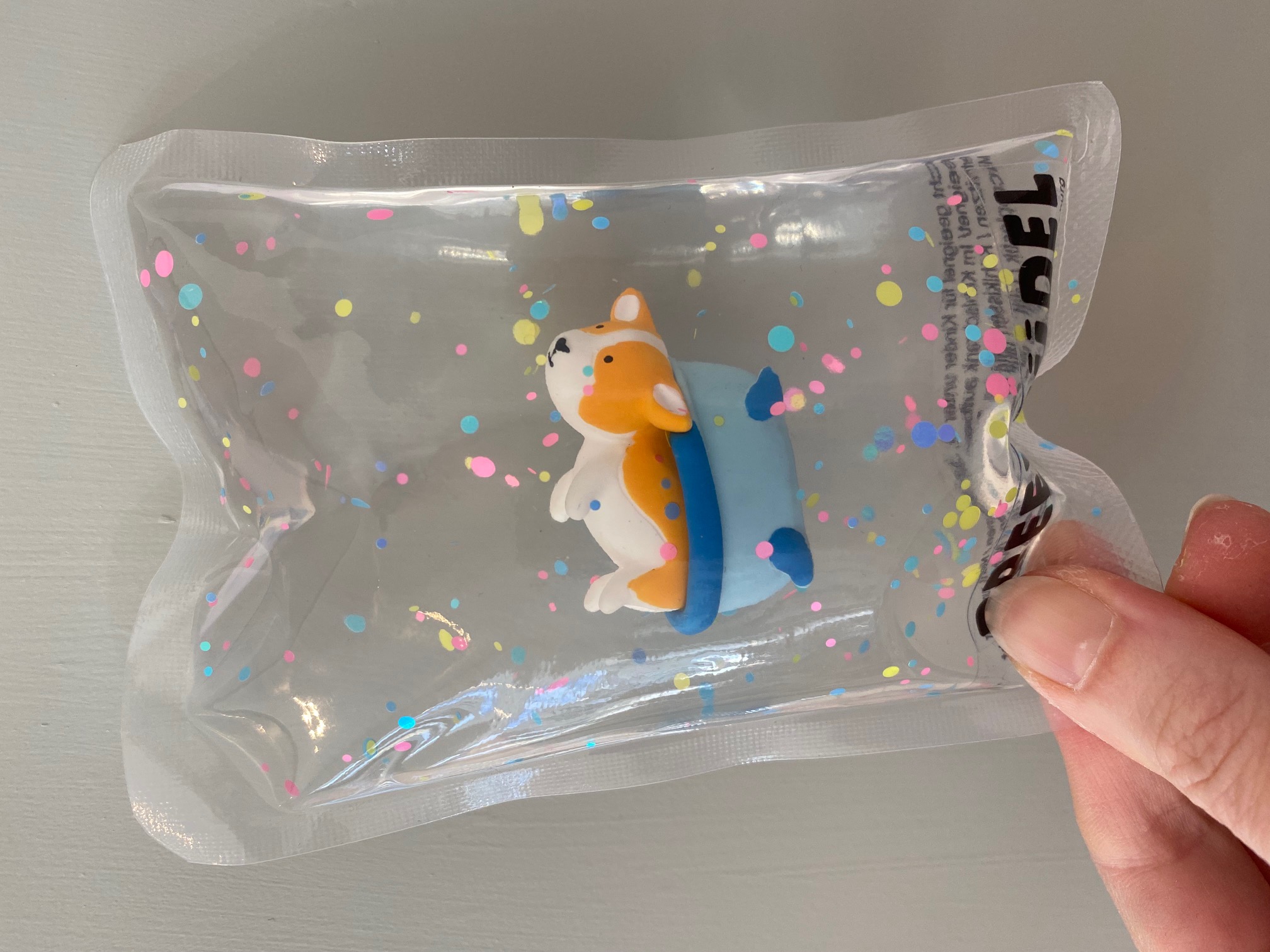 Kühlkissen Hund in Badewanne