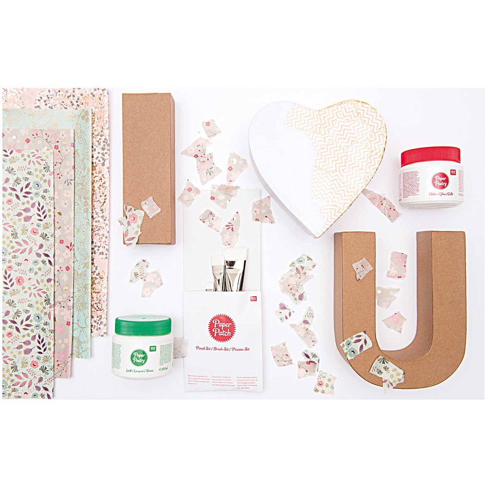 7009-172_aw_1 Bastelset, florales Papier, Pinselset, U-förmige Pappform, Herzschachtel, rote und grüne Kleberbehälter, braune Kartons, dekorative Schnipsel.