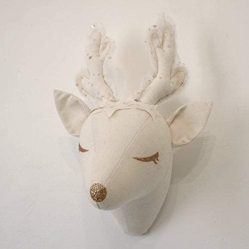 cf_iv_1024x1024-2x Stofftier-Dekoration, Rentierkopf, cremefarben, Glitzerakzente, geschlossene Augen, stickartige Ohren und Geweih.