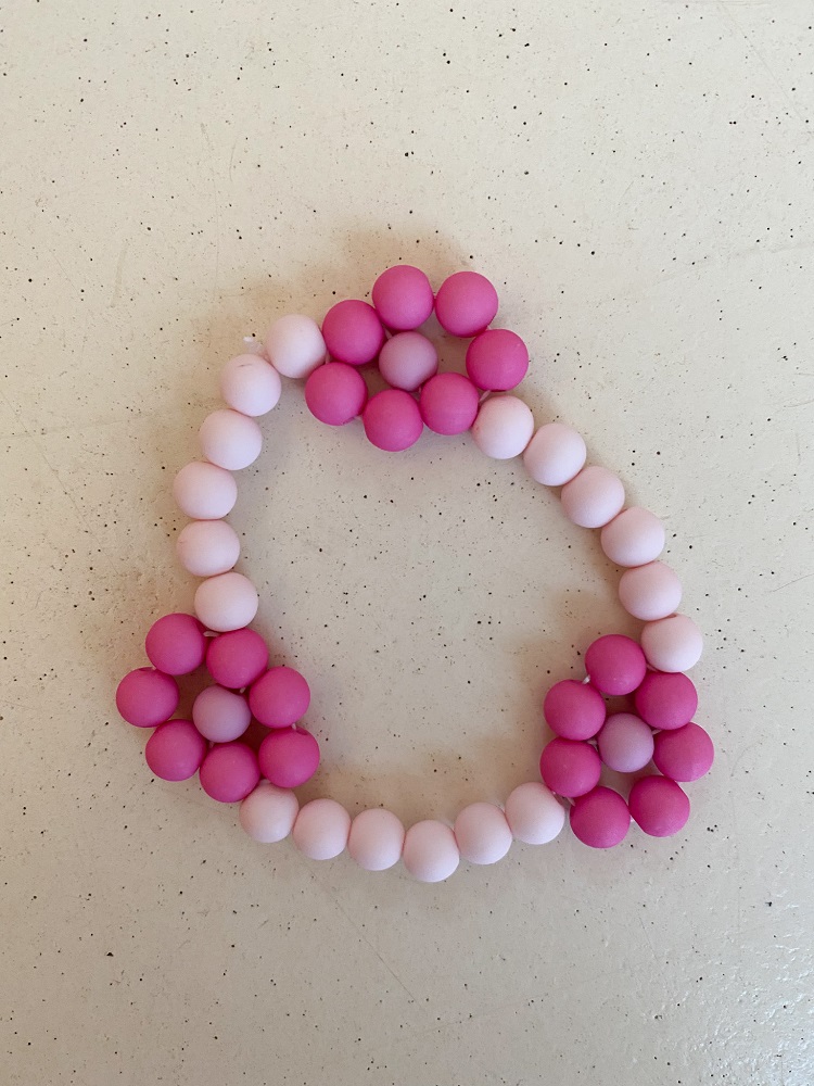 IMG_4960 Rundes Armband, rosa und pinke Perlen, Blumenmuster-Design, elastisch.