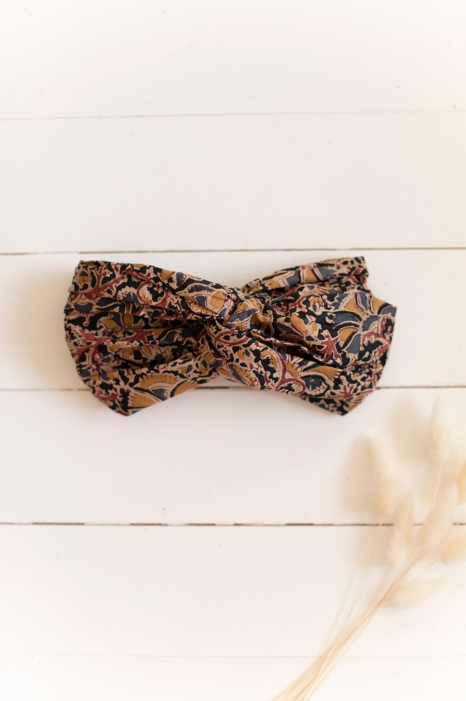 Girls-Headband-Daia-NordishFlowers-1 Haarband; schwarz mit rotem und gelbem Paisley-Muster