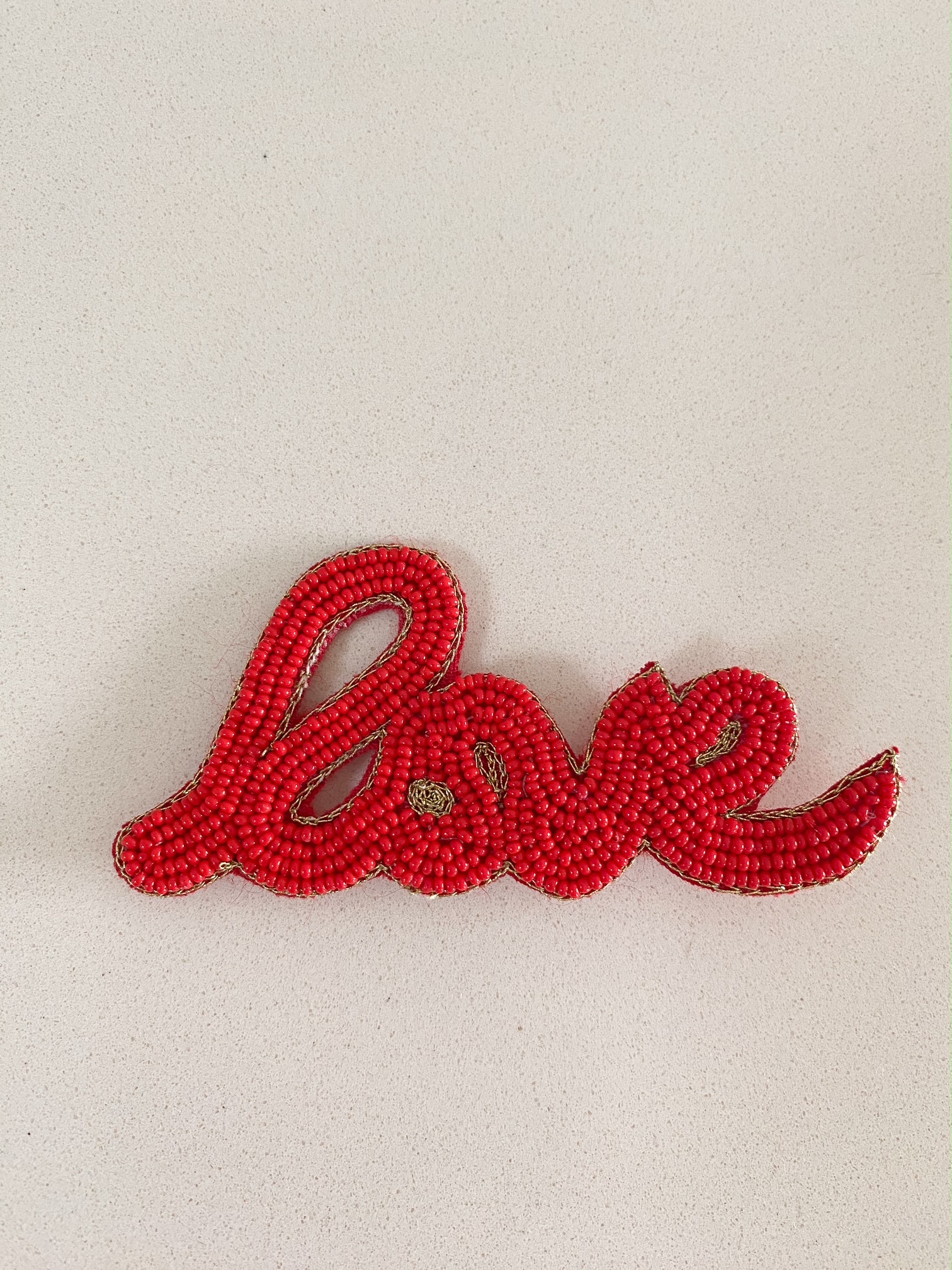 Anstecker aus Perlen Love