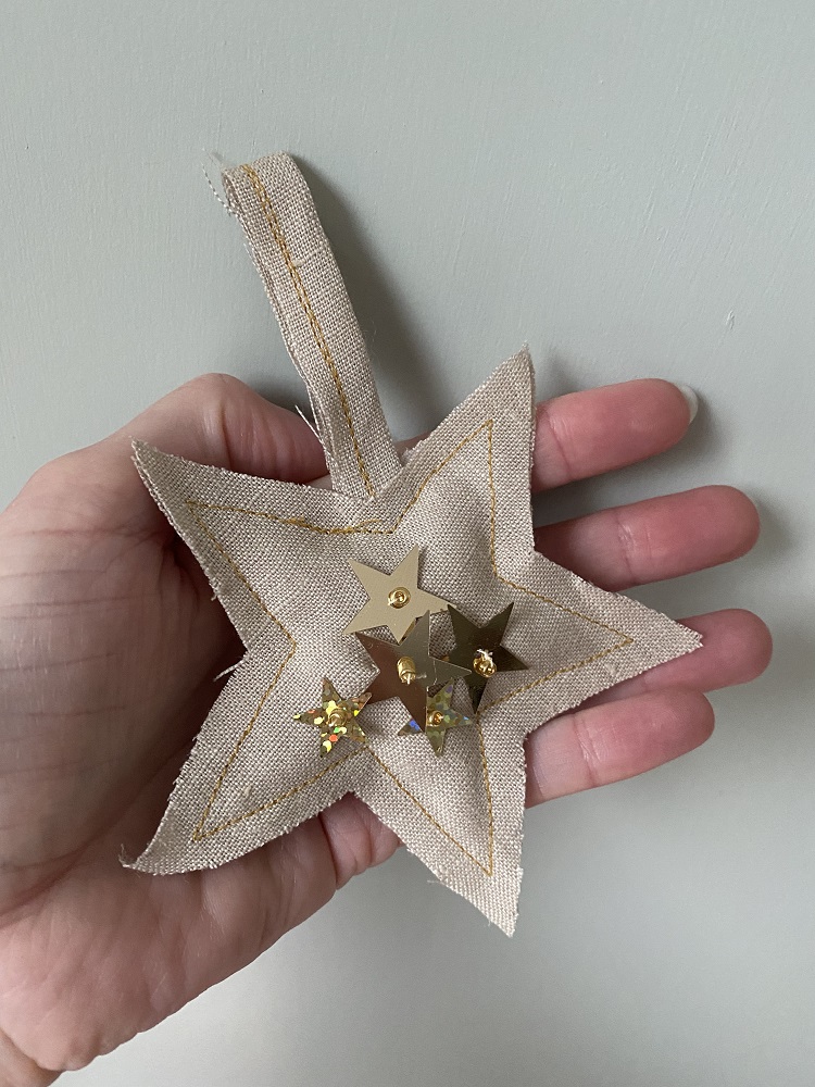 Anhänger Stern gold aus Leinen