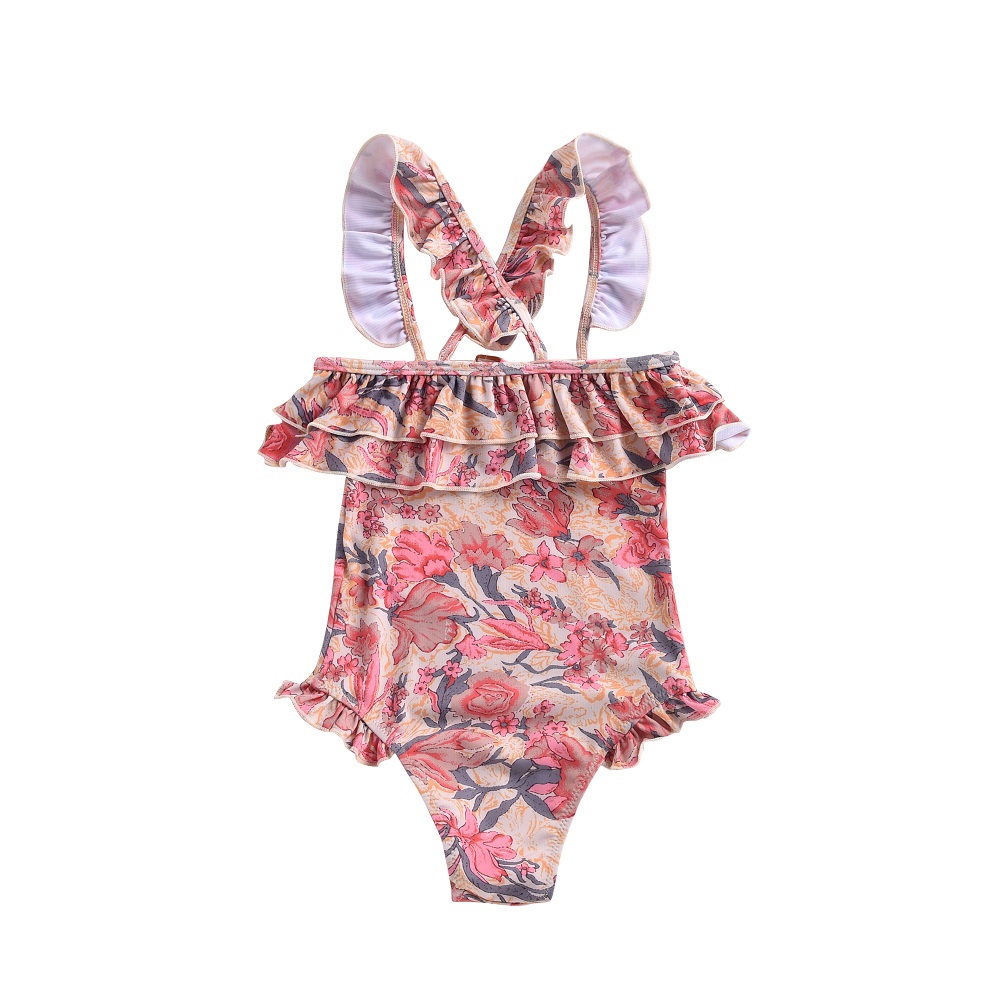 girls-bathing-suit-zacatecas-pink-flowers-3 Badeanzug für Kinder, florales Muster, rosafarbene und beige Töne, Rüschenbesatz, gekreuzte Träger.