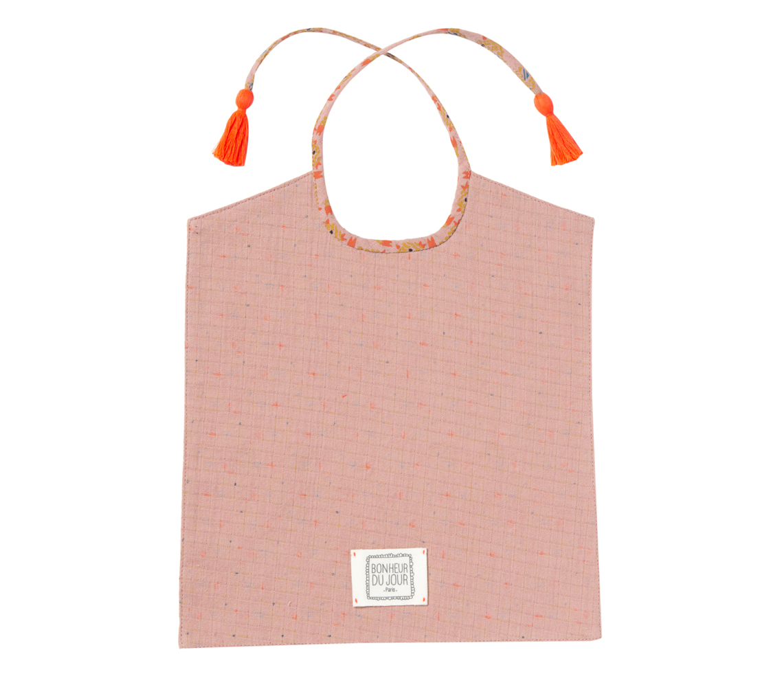 BAVOIR-OISO-PINK-DOS Lätzchen, rosa, Karomuster, bunte Sprenkel, gefütterte Bindebänder, orange Quasten, rechteckige Form, kleiner Patch mit Aufdruck "Bonheur du Jour".