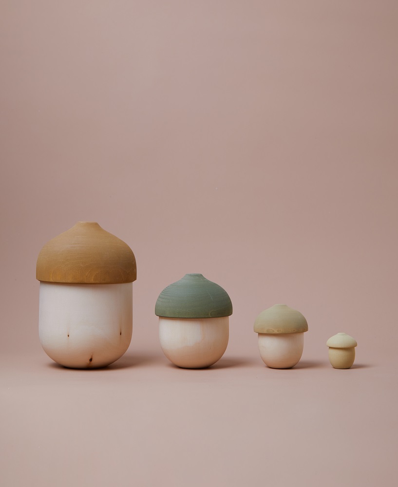 Raduga-Catalog0052 Holzdosen-Set, geformt wie Eicheln, vier Größen, Farben: Braun, Grün, Beige, Hellgelb.