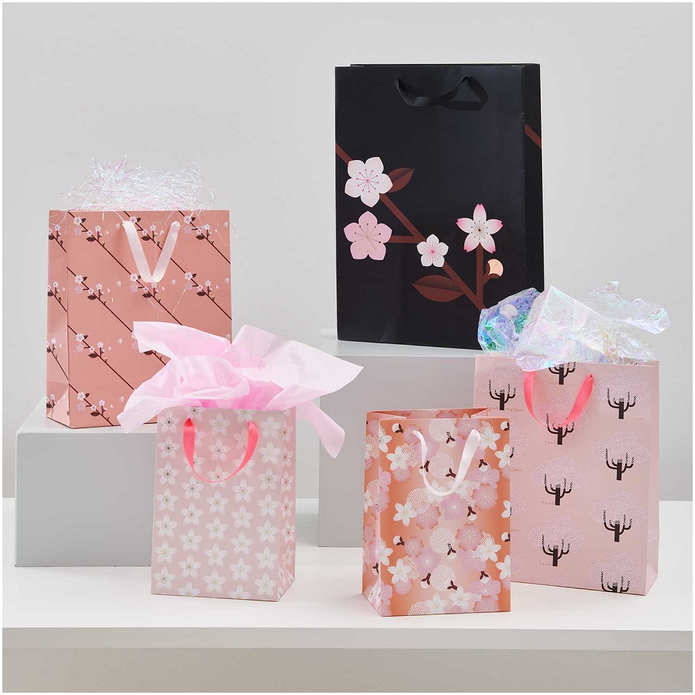 400171_AW_2 Geschenktüten, verschiedene Größen, rosa und schwarz, Blütenmuster, Kaktusmuster, farbige Griffe, Füllmaterial weiß und irisierend