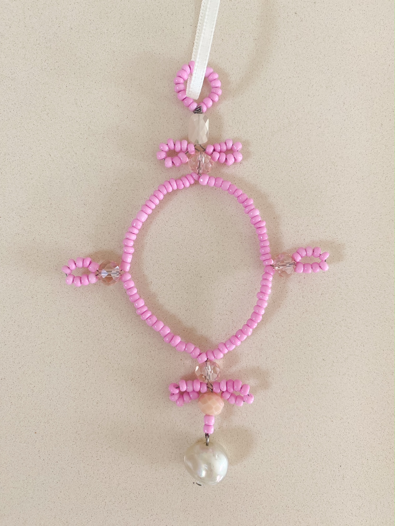 Anhänger aus Perlen pink