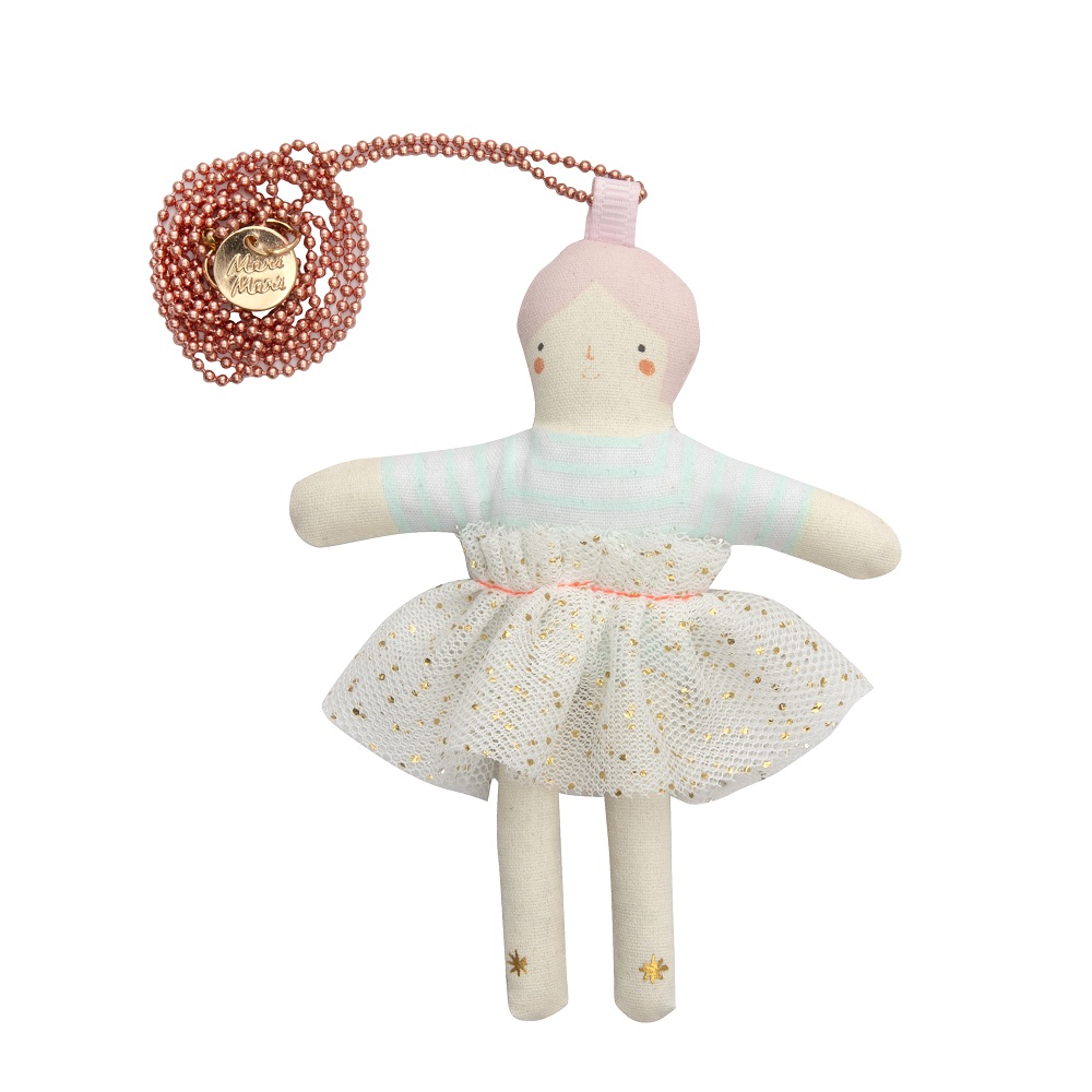 187972b_19E Stoffpuppe, pastellfarbene Streifen, rosa Haare, weißes Kleid mit goldenen Punkten, Anhänger aus rosa Perlenkette.