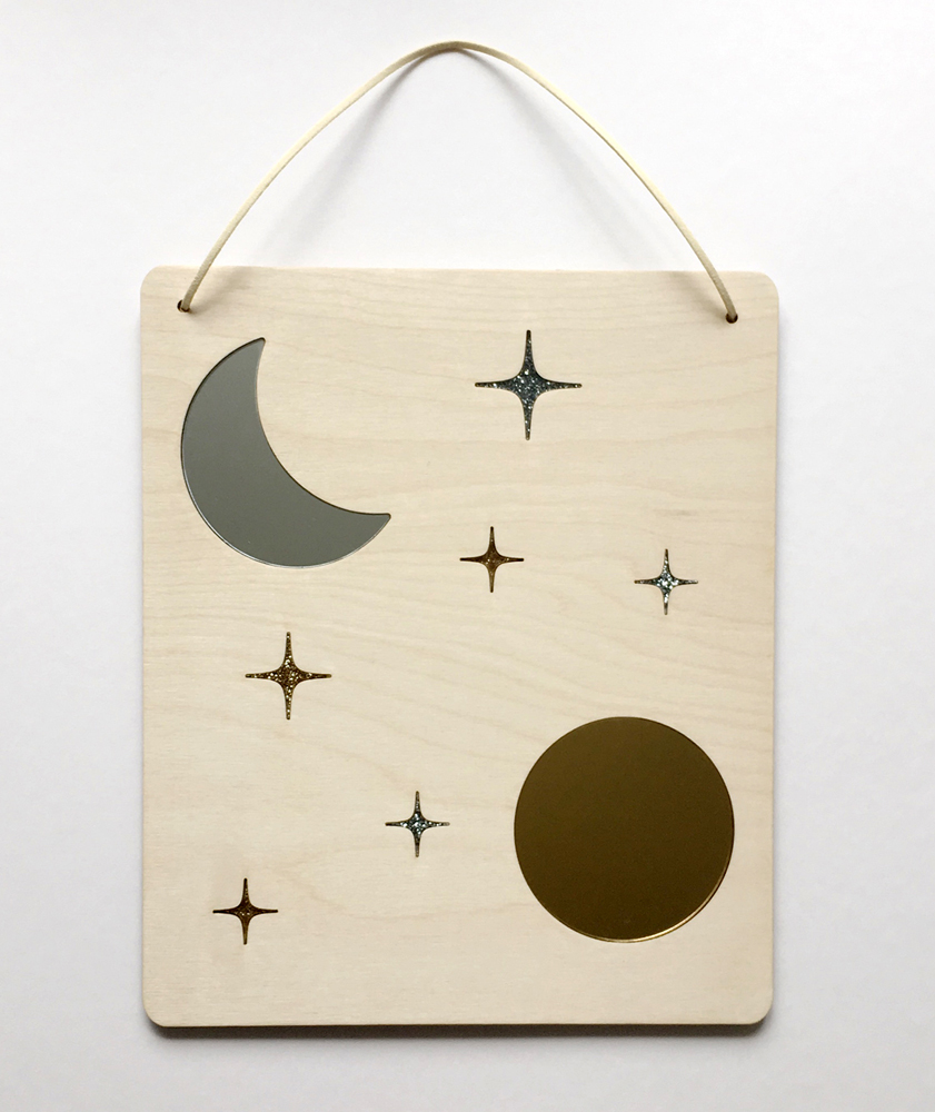 Moon-Sun-3 Wanddekoration Holz; Mond- und Sonnenspiegel; goldene und silberne Sterne; rechteckig; Aufhängeschnur.