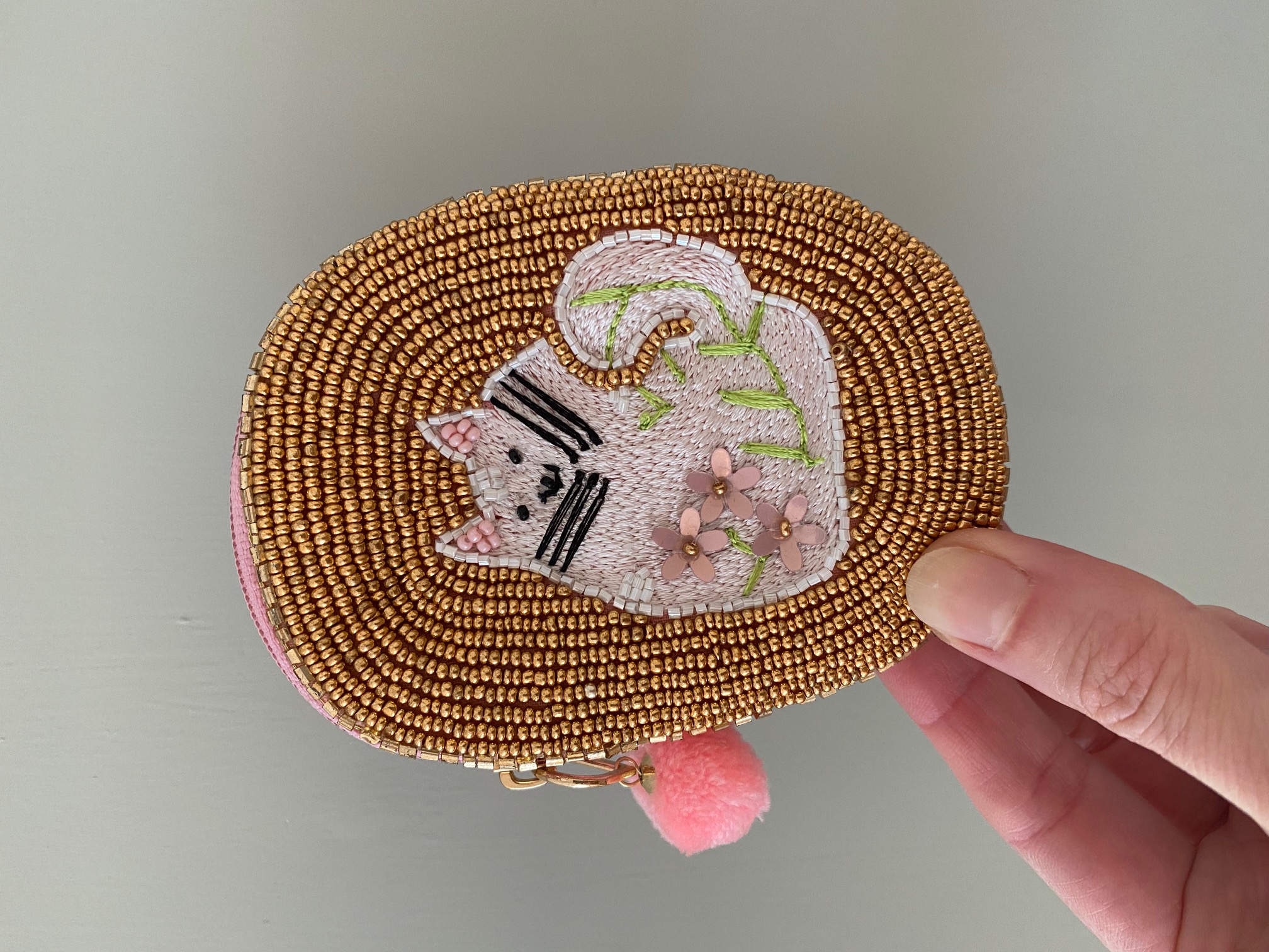 Kleines Etui mit Perlen Katze