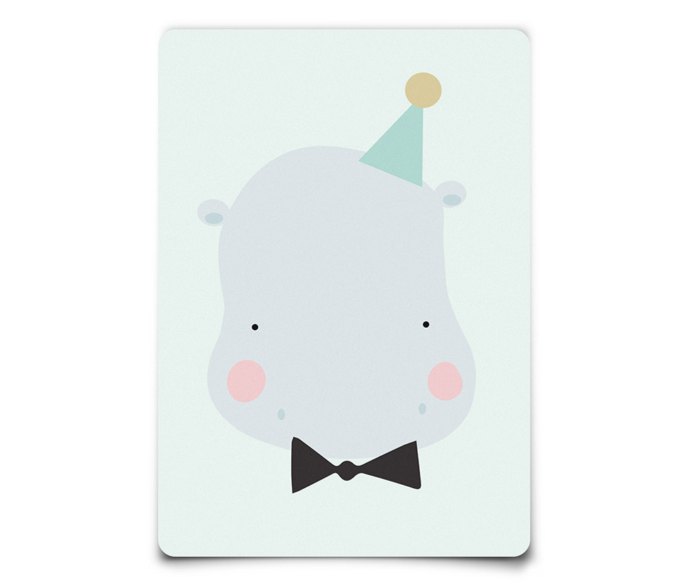 kaarten-happy-hippo Plakat, hellblaue Hintergrundfarbe, Cartoon-Nilpferd, schwarzer Schleife, Partyhut in Türkis mit gelber Kugel, runde rosa Wangen, minimalistisch.
