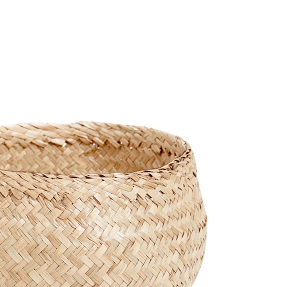 Olli-Ella-Robbie-Display-Bowl-Small-Cutout-02 Geflochtener Korb aus Naturmaterial, beige, runde Form, ohne Aufdruck.