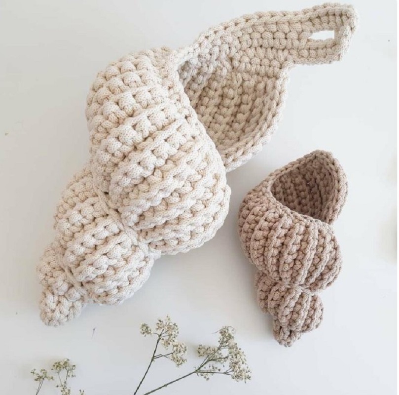 Muschel-lang Gehäkelte Körbchen, Muschelform, zwei Größen, beige und hellbraun, handgemacht.