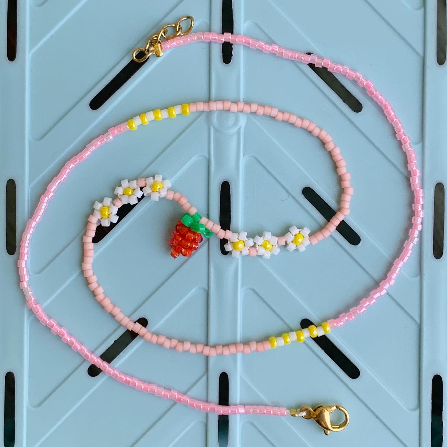 Kette mit Erdbeere