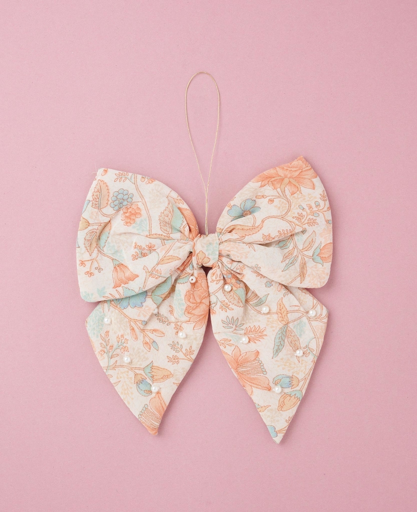 Bow-SILK-Ornament-Lemonade Schleife, Stoff, floral gemustert, Beige und Pastelltöne, Aufhänger aus Faden.