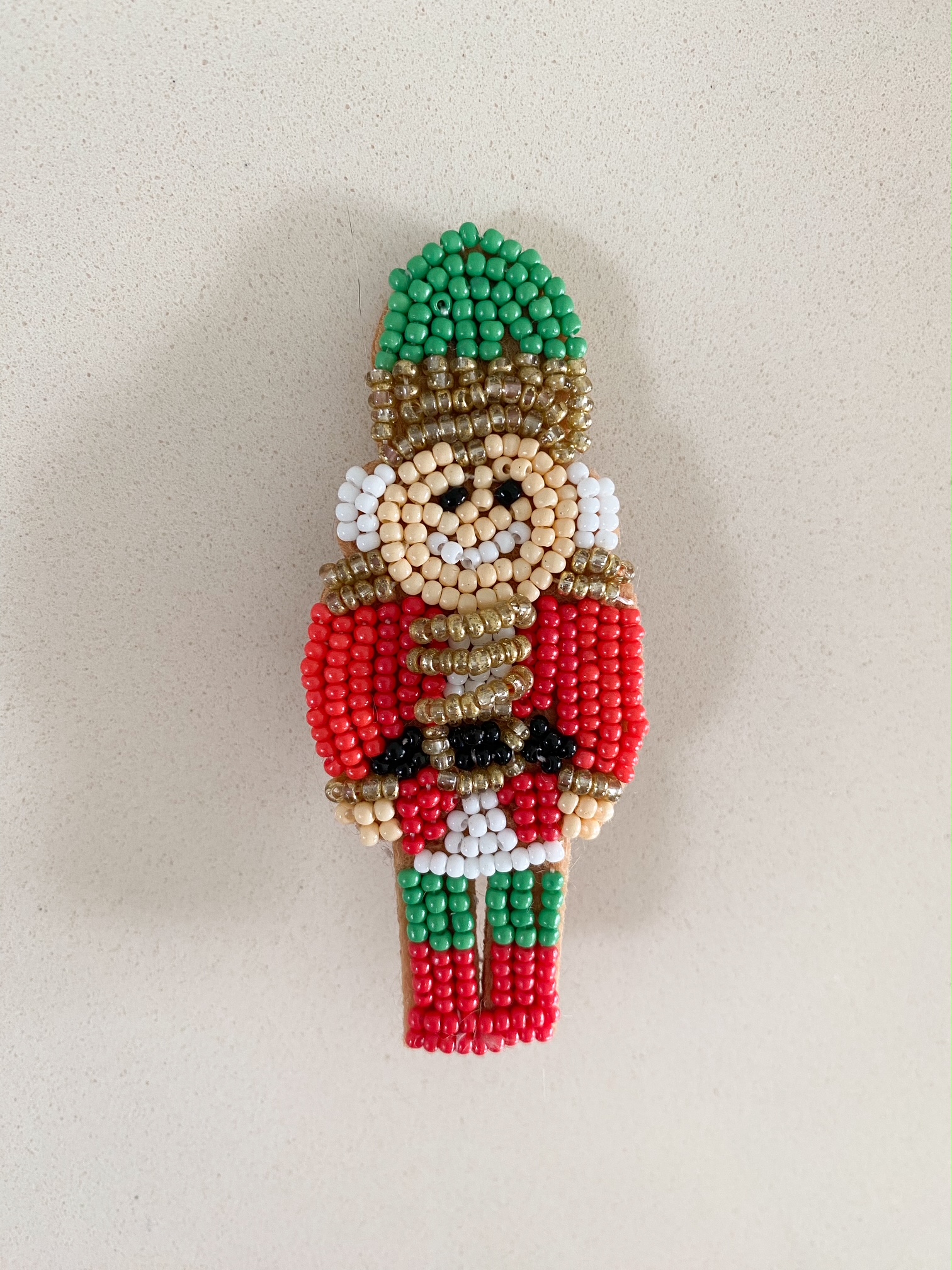 Anstecker aus Perlen Nussknacker