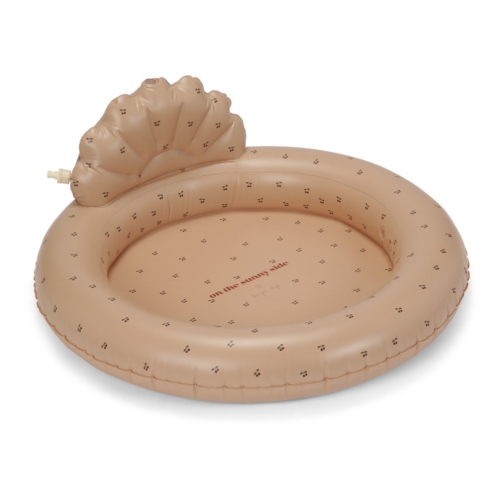 KS3057-SHELL-SPRINKLER-POOL-CHERRY-BLUSH-Extra-0 Braunes aufblasbares Planschbecken, Muschelform, kleiner Druck mit schwarzen Punkten, Schriftzug "on the sunny side", Wasseranschluss seitlich.